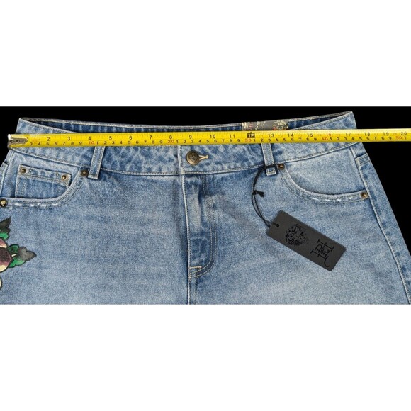 Ed Hardy “Love Etern” Painted Heart Design Denim Cut Off Shorts Women 30 NWT! - Picture 10 of 12